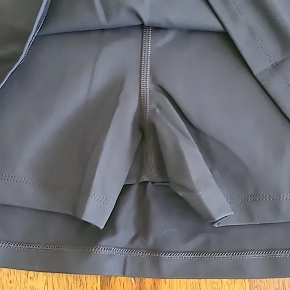 Girlfriend Collective Racer Float Ultralight Split Skort in Black Large.  New - Picture 5 of 5